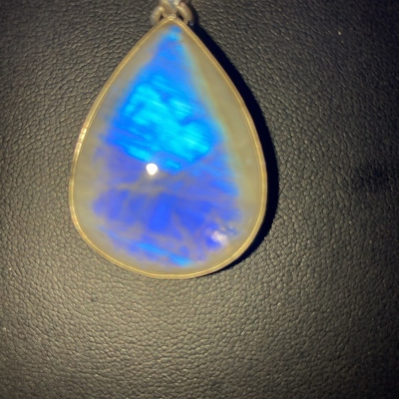 925 Omega chain with 925 Moonstone pendant. Genuine.​​​ - Picture 6 of 10